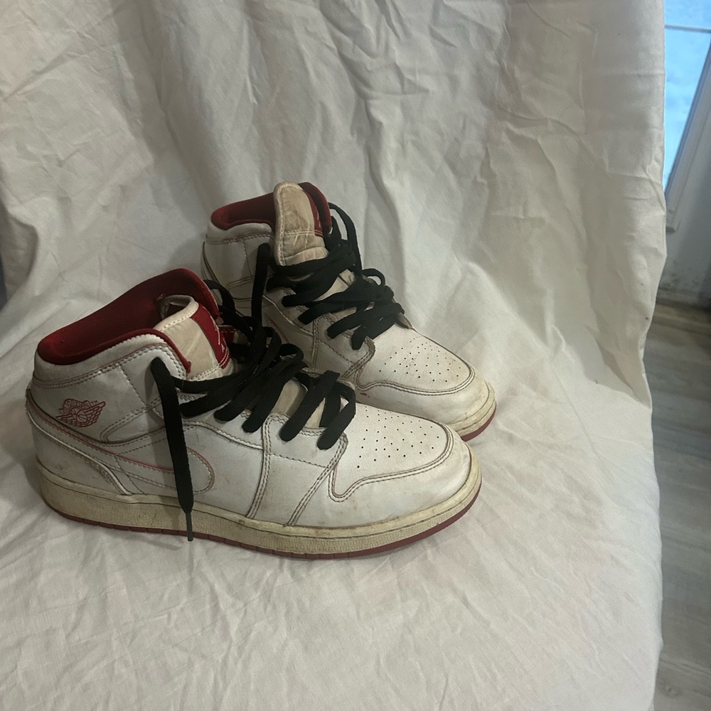 Jordan 1 Retro Mid White Gym Red Black
